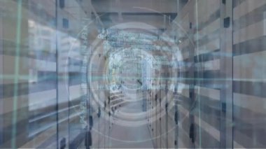 Bilgisayar sunucuları üzerinden tarama ve veri işleme animasyonları. küresel teknoloji, bağlantılar ve veri işleme kavramı dijital olarak oluşturulmuş video.