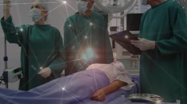 Ameliyathanedeki cerrahlar üzerinden bağlantı ağının animasyonu. küresel tıp, sağlık hizmetleri ve dijital olarak üretilen video konsepti.