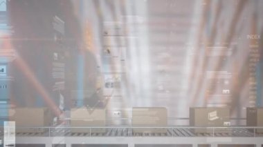 Arkaplandaki taşıma bandındaki karton kutuların üzerinden geçen istatistiklerin canlandırması. küresel sevkiyat, dağıtım, çevrimiçi alışveriş ve bağlantılar konsepti dijital olarak oluşturulmuş video.