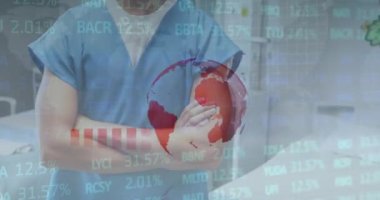 Erkek doktor üzerinde küresel animasyon, istatistik ve veri işleme. tıp, araştırma ve veri işleme kavramı dijital olarak oluşturulmuş video.