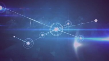 Dönen dağların üzerindeki bağlantı ağlarının animasyonu. küresel ağlar ve bağlantılar konsepti dijital olarak oluşturulmuş video.