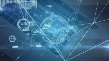 Dizüstü bilgisayarında ışıldayan noktalarla bağlantı ağı olan dünyanın animasyonu. küresel bağlantılar, ağlar ve veri işleme konsepti dijital olarak oluşturulmuş video.