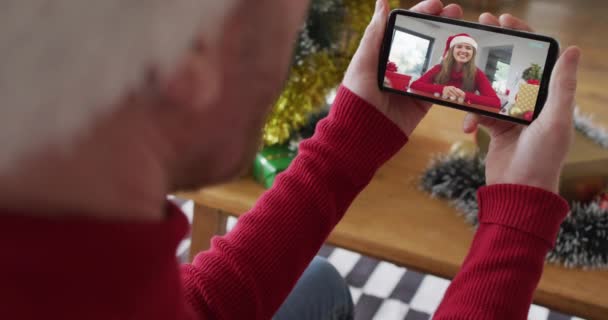 Hombre Caucásico Con Sombrero Santa Usando Teléfono Inteligente Para Videollamada — Vídeos de Stock