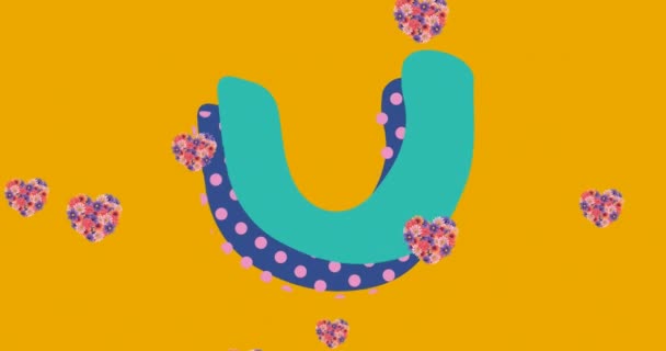 Анимация Иллюстрации Голубой Розовой Пятнистой Формы Цветочными Сердцами Желтом Фоне — стоковое видео