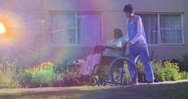 护士上方的灯光在轮椅上推动老人的动画 家庭生活和希望概念数码动画 — 图库视频影像