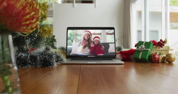 Sorridente Madre Figlia Caucasica Con Cappelli Babbo Natale Videochiamata Natale — Video Stock