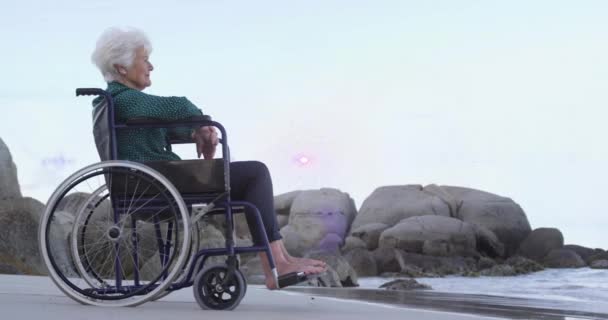 Animation Light Moving Smiling Senior Caucasian Woman Wheelchair Beach Looking — Stock Video