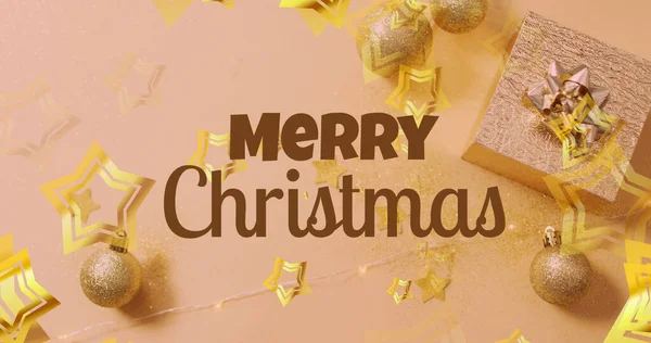 Imagem Feliz Texto Natal Sobre Decorações Fundo Bege Natal Tradição — Fotografia de Stock
