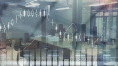 Arkadaki taşıma bantlarındaki karton kutuların üzerinden geçen istatistiklerin canlandırması. küresel sevkiyat, dağıtım, çevrimiçi alışveriş ve bağlantılar konsepti dijital olarak oluşturulmuş video.