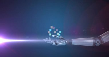 Koyu arkaplanda hareket eden ışık ile robot kolun üzerinde medya simgelerinin oluşturduğu bir ağ animasyonu. Elektrik mühendisliği teknolojisi, iletişim ve araştırma konsepti dijital olarak oluşturulmuş video.