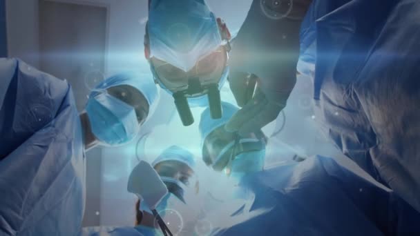 Ameliyathanedeki Cerrahlar Üzerinden Bağlantı Ağının Animasyonu Küresel Tıp Sağlık Hizmetleri — Stok video