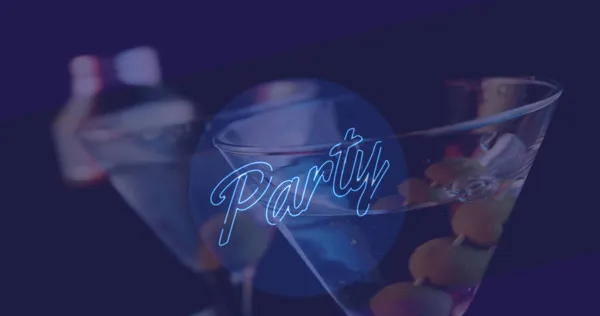Zeytinli Kokteyl Eşliğinde Mavi Renkli Parti Metni Retro Parti Eğlence — Stok fotoğraf