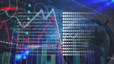 Saat ve dünya haritası üzerinde grafik ve veri işleme animasyonu. küresel iletişim, veri işleme ve dijital arayüz kavramı, dijital olarak oluşturulmuş video.