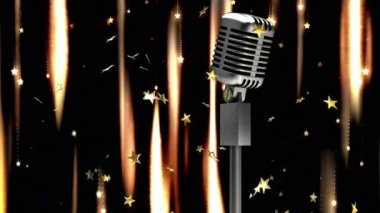 Siyah zemin üzerinde mikrofon olan ışık yolları ve yıldızların animasyonu. parti ve kutlama konsepti dijital olarak oluşturulmuş video.