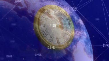 Hareket halindeki saat ve dünya üzerindeki bağlantı ağının animasyonu. küresel iletişim, veri işleme ve dijital arayüz kavramı, dijital olarak oluşturulmuş video.