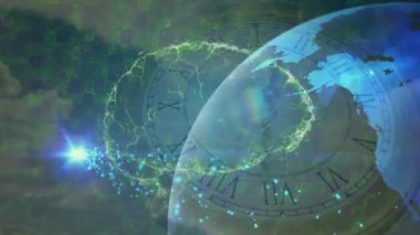 Hareket halindeki saat üzerinde küresel ve dijital beynin animasyonu. küresel iletişim, veri işleme ve dijital arayüz kavramı, dijital olarak oluşturulmuş video.