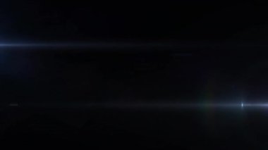 Siyah arka planda parlayan mavi ışığın animasyonu. ışık ve renk kavramı dijital olarak oluşturulmuş video.