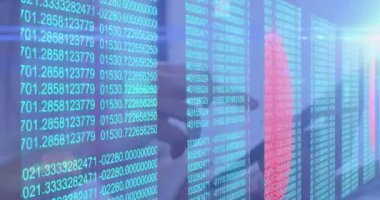 Tablet kullanan kadın üzerinde biyometrik parmak izleri ve veri işleme animasyonu. küresel teknoloji, veri işleme ve dijital arayüz kavramı dijital olarak oluşturulmuş video.