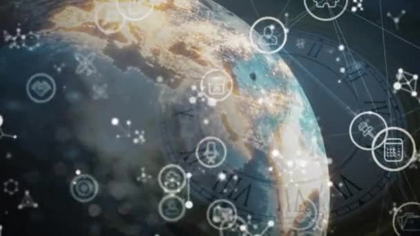 時計上のアイコン 地球と分子との接続のネットワークのアニメーション 地球規模の通信 データ処理 デジタルインターフェースの概念 デジタルで生成されたビデオ — ストック動画