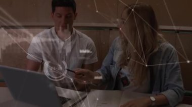 Bilgisayarlı öğrenciler üzerinden bağlantı ağının animasyonu. küresel eğitim, eğitim ve bağlantılar dijital olarak oluşturulmuş video konsepti.