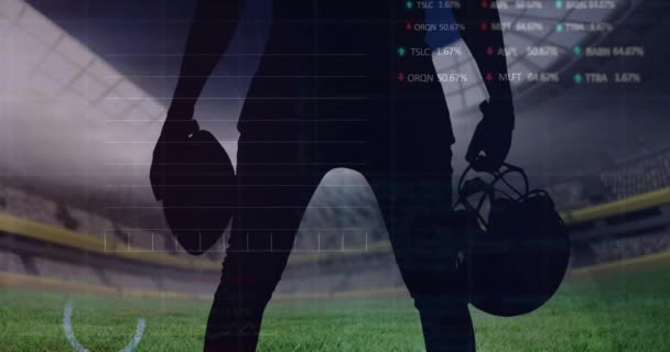 スタジアムのアメリカンフットボール選手の中央部にわたるグラフとデータ処理のアニメーション スポーツ競技技術デジタルインターフェースの概念デジタル生成ビデオ — ストック動画