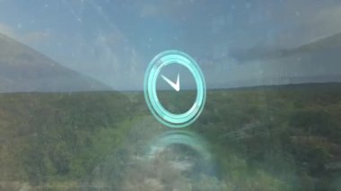 Manzara üzerinde hareket eden saat ve veri işleme animasyonu. küresel iletişim, veri işleme ve dijital arayüz kavramı, dijital olarak oluşturulmuş video.