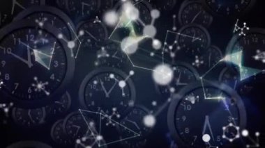 Hareket eden saatler üzerinde bağlantılar, moleküller ve dünya ağının animasyonu. küresel iletişim, veri işleme ve dijital arayüz kavramı, dijital olarak oluşturulmuş video.