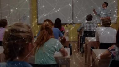 Erkek öğretmen ve öğrenciler arasındaki bağlantı ağının animasyonu. küresel eğitim, eğitim ve bağlantılar dijital olarak oluşturulmuş video konsepti.