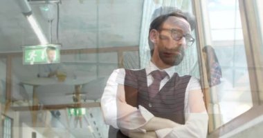 Beyaz odada oturan kadın ve erkeğin penceresinden dışarı bakan iş adamı animasyonu. iş ve iletişim teknolojisi kavramı dijital olarak oluşturulmuş video.