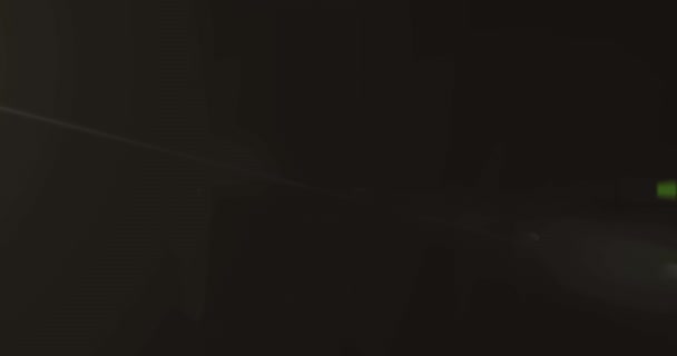 Animazione Luce Bianca Con Fascio Luminoso Riflessi Prismatici Curvi Fondo — Video Stock