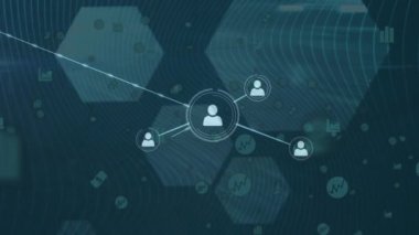 Altıgenlerin animasyonu ve insanlar bağlantı ağı üzerinden simgeler. küresel bağlantılar, dijital arayüz ve dijital olarak oluşturulmuş video işleme konsepti.