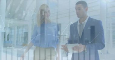 İş adamlarının istatistiksel işlemlerinin animasyonu. küresel iş, veri işleme ve dijital arayüz kavramı dijital olarak oluşturulmuş video.