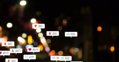 Odak trafik ışıklarından sosyal medya simgelerinin ve numaraların animasyonu. küresel sosyal medya, bağlantılar ve dijital arayüz konsepti dijital olarak oluşturulmuş video.