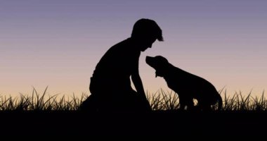 Siluetli evcil köpek animasyonu, gün batımında çimlerin üzerinde diz çökmüş erkek sahibine bakıyor. Köpek sahipliğini ve sadakat kavramını dijital olarak oluşturulmuş videoya aktarın.