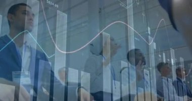 İş adamlarının konferanstaki istatistiksel işlemlerinin animasyonu. küresel iş, veri işleme ve dijital arayüz kavramı dijital olarak oluşturulmuş video.