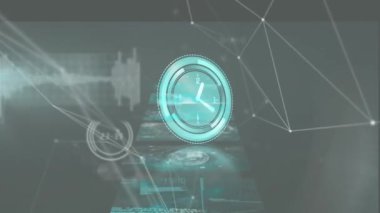 Saatin animasyonu ekranlarda ve bağlantı ağında veri işleme üzerinde hızlı ilerliyor. küresel bağlantılar, ağ oluşturma ve veri işleme kavramı dijital olarak oluşturulmuş video.