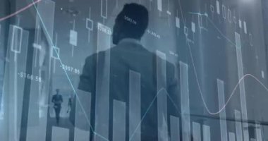 İş adamı istatistiklerinin animasyonu. küresel iş, veri işleme ve dijital arayüz kavramı dijital olarak oluşturulmuş video.