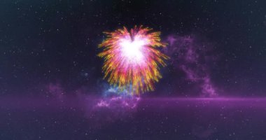 Noel animasyonu ve gece gökyüzünde yeni yıl havai fişekleri. Elektrikli flaş ve pembe ışıkla. Noel, yeni yıl, kutlama, parti ve geleneksel konsept dijital olarak oluşturulmuş video.