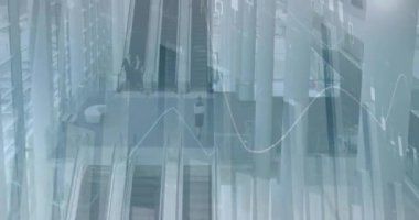 Modern ofisteki iş adamlarının istatistiklerinin animasyonu. küresel iş, veri işleme ve dijital arayüz kavramı dijital olarak oluşturulmuş video.