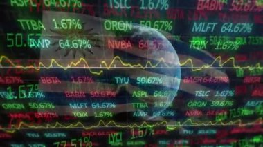 Siyah arka planda Arjantin bayrağı üzerinde dünya, grafik ve veri işleme animasyonları. Arjantin ekonomisi, ulusal ve küresel iş konsepti dijital olarak üretilen video.