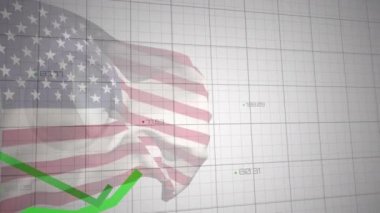 Veri işleme ve Amerika bayrağı üzerinde yeşil grafiklerin animasyonu. Amerikan ekonomisi, ulusal ve küresel iş konsepti dijital olarak üretilen video.