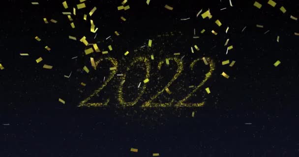夜空に新しい年の花火と金のコンフェッティと金で2022年のテキストのアニメーション 新年のお祝いパーティーや伝統的なコンセプトをデジタルで生成したビデオ — ストック動画