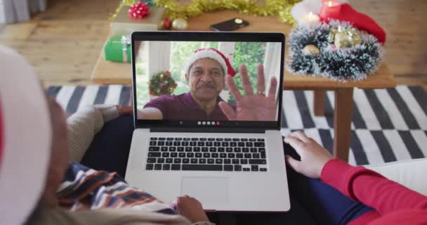 Mãe Filha Afro Americana Usando Laptop Para Chamada Vídeo Natal — Vídeo de Stock