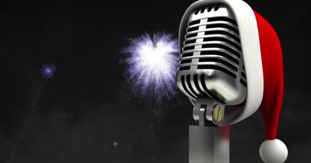 Анимация Шляпы Санты Ретро Микрофоне Белым Рождеством Новогодним Фейерверком Ночном — стоковое видео
