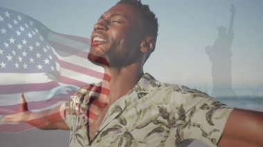 Özgürlük Heykeli ve Afro-Amerikan erkeği üzerine Amerika Birleşik Devletleri bayrağının animasyonu. Amerikan tarihi, vatanseverlik ve bağımsızlık kavramı dijital olarak oluşturulmuş video.