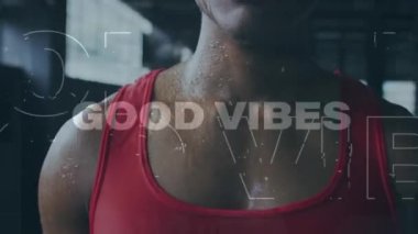 Çift ırklı sporcu üzerine iyi titreşimli mesajların ve parazitlerin animasyonu. global sporlar, sağlıklı yaşam tarzı ve dijital arayüz konsepti dijital olarak oluşturulmuş video.