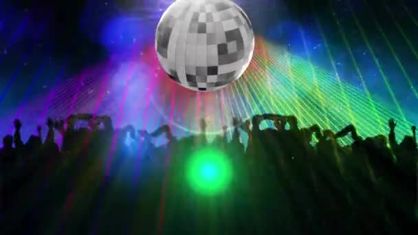 Animación Mirrorball Luces Colores Sobre Multitud Bailando Celebración Música Fiesta — Vídeos de Stock