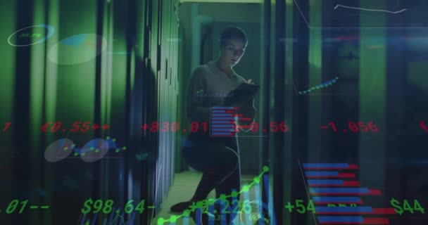 Animering Databehandling Över Kaukasisk Hona Det Ingenjör Med Tablett Datorservern — Stockvideo