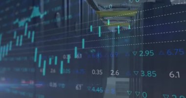 Bilgisayar sunucularıyla teknoloji odasında istatistik ve veri işleme animasyonu. veri işleme, bulut hesaplama konsepti ve teknoloji konsepti dijital olarak oluşturulmuş video.