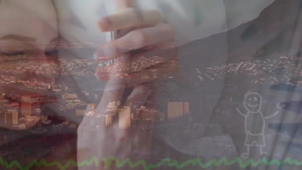 Kafkasyalı Bir Kadınının Akıllı Telefon Kullanması Üzerine Şehir Manzarası Animasyonu — Stok video
